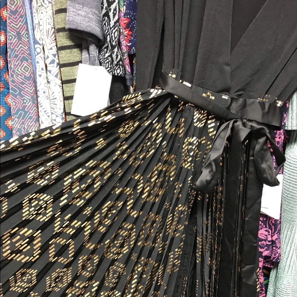 Lularoe deanne wrap dress bnwt M